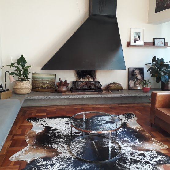 BLACK AND WHITE MEDIUM SALT AND PEPPER NGUNI COWHIDE RUG