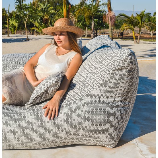 BLACK GEOMETRICS OUTDOOR LOUNGER