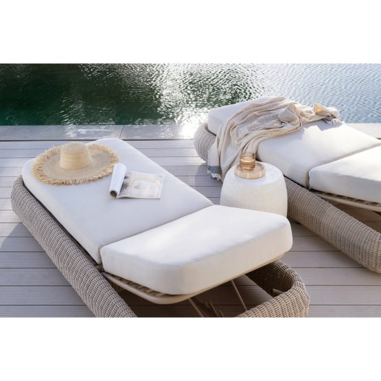 KELLY POOL LOUNGER WITH PADDED CUSHION