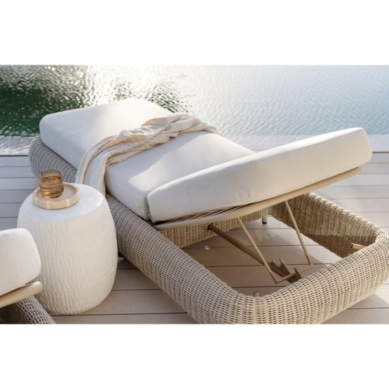 KELLY POOL LOUNGER WITH PADDED CUSHION