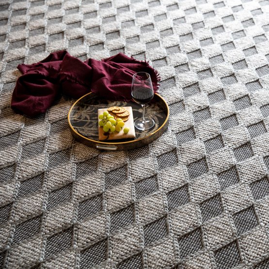 LUXE POLYPROYLENE RUG