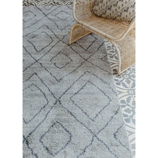 LINGALA LIGHT RUG