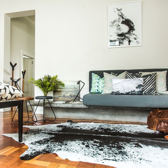 BLACK AND WHITE MEDIUM SALT AND PEPPER NGUNI COWHIDE RUG