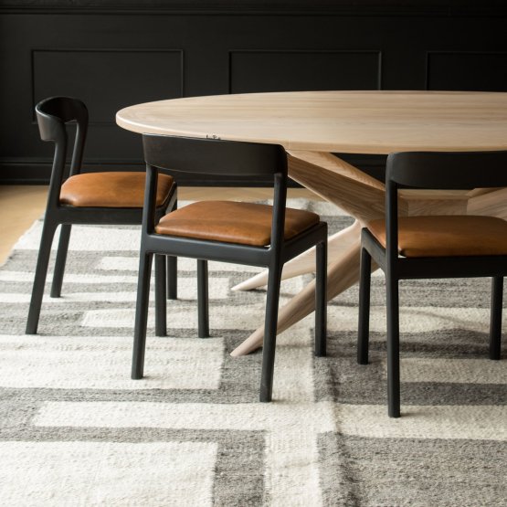 OVAL STELLAR DINING TABLE