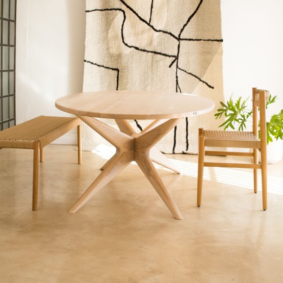 OVAL STELLAR DINING TABLE