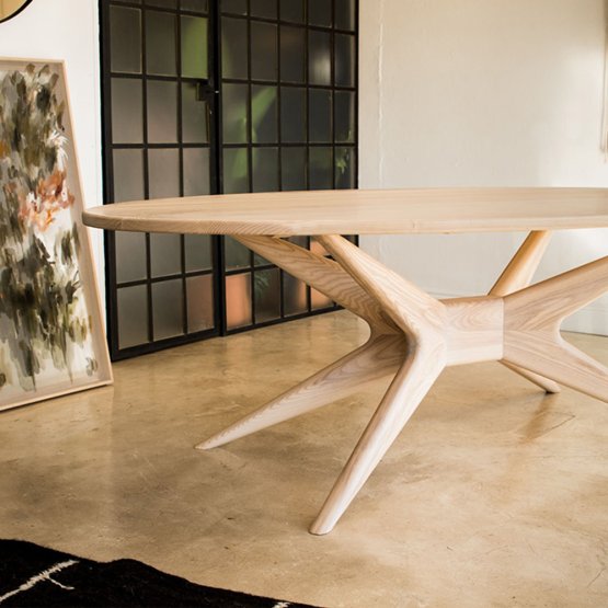 OVAL STELLAR DINING TABLE