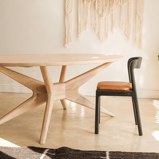 OVAL STELLAR DINING TABLE